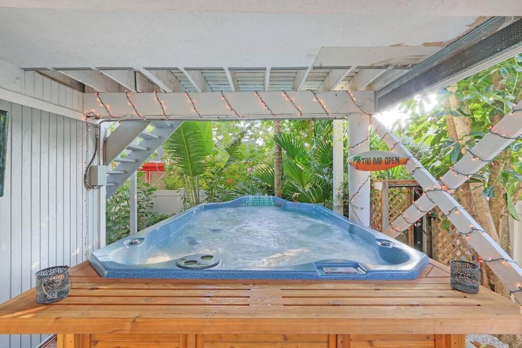 Large Private Home With Swimspa 100 Steps From Beach St. Pete Beach Ngoại thất bức ảnh